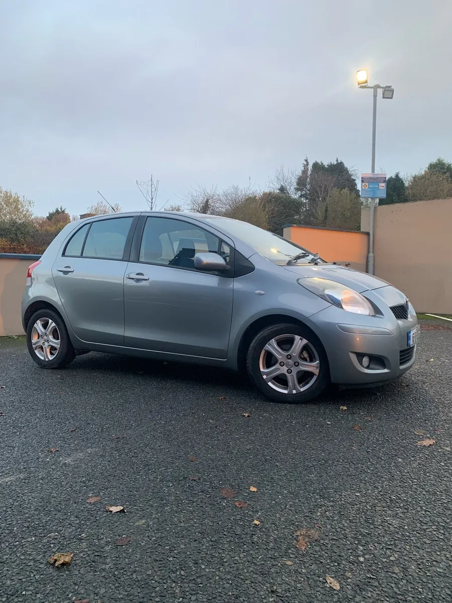 Toyota Yaris 2010 - Image 2