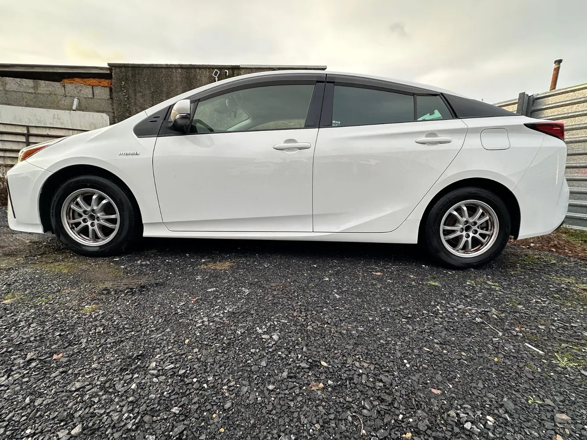 Toyota Prius 1.8 hybrid 2020 - Image 4