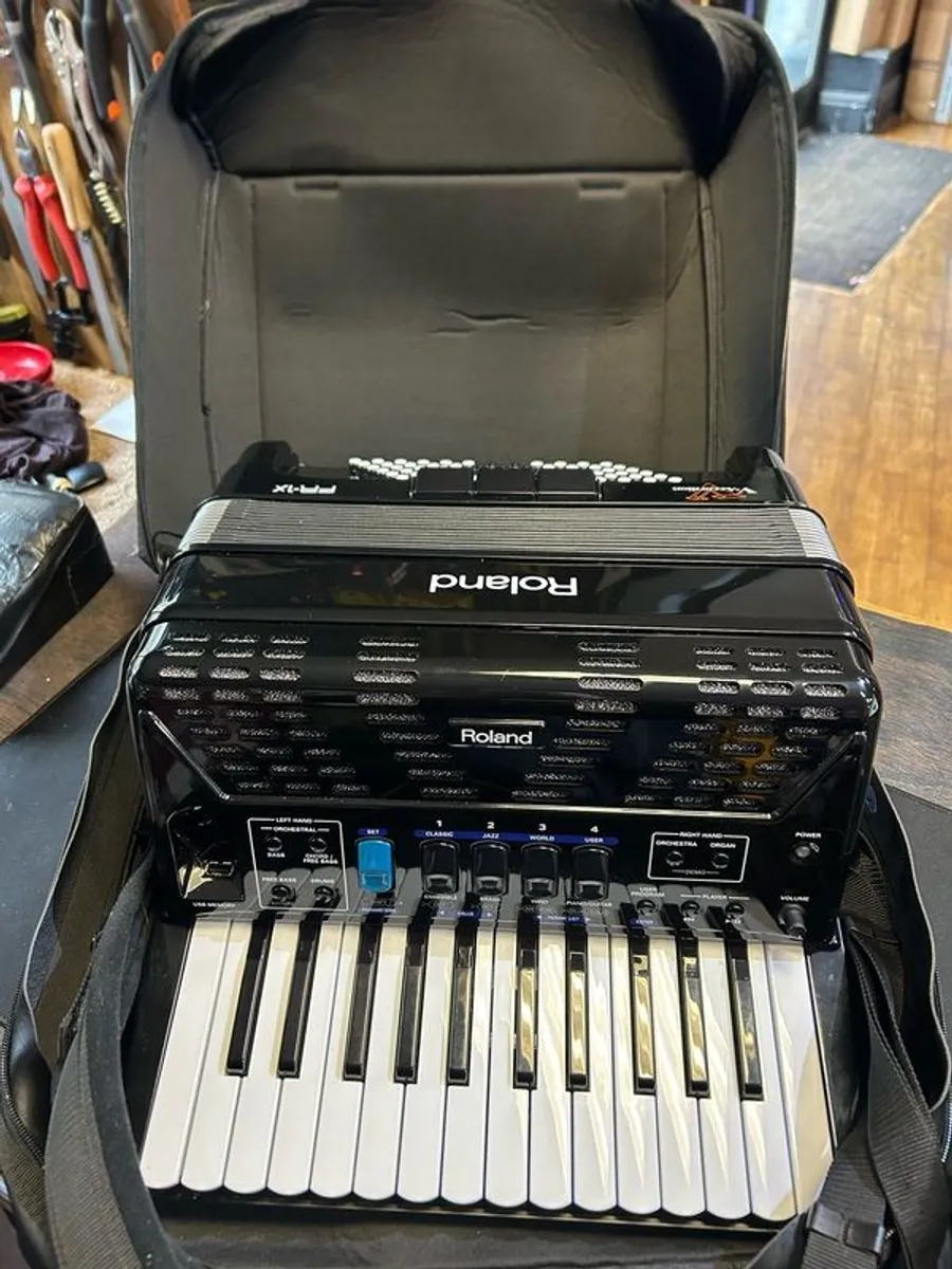 Roland FR-1X Digital Accordian. - Image 3