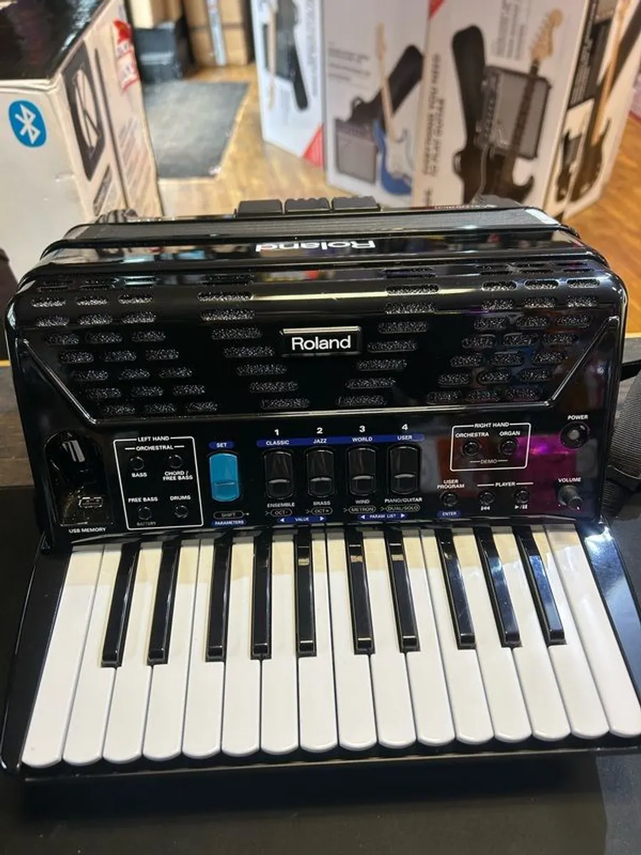Roland FR-1X Digital Accordian. - Image 4