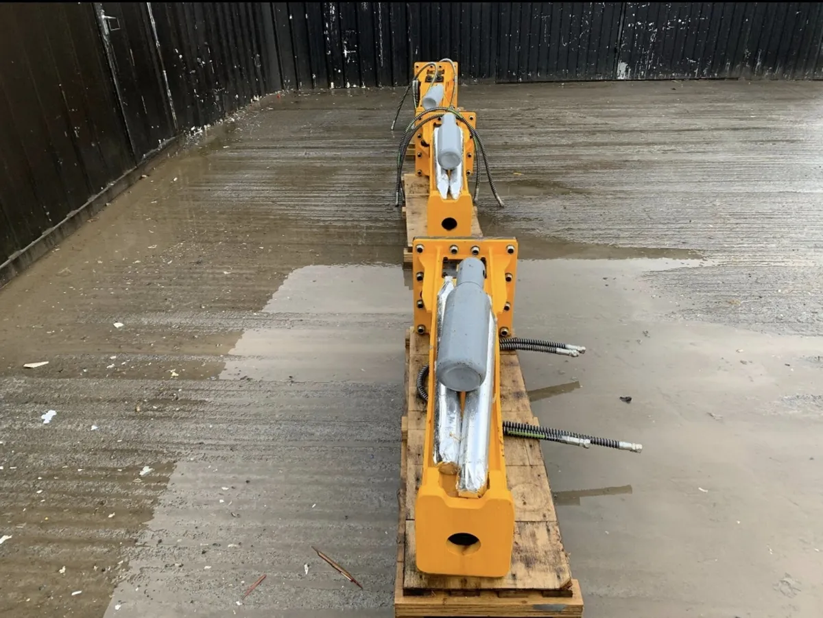 Hydraulic Rock Breaker - 7–10 Ton Digger - Image 4