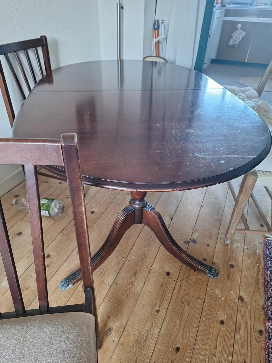 Dining room table & matching 6 chairs - Image 1