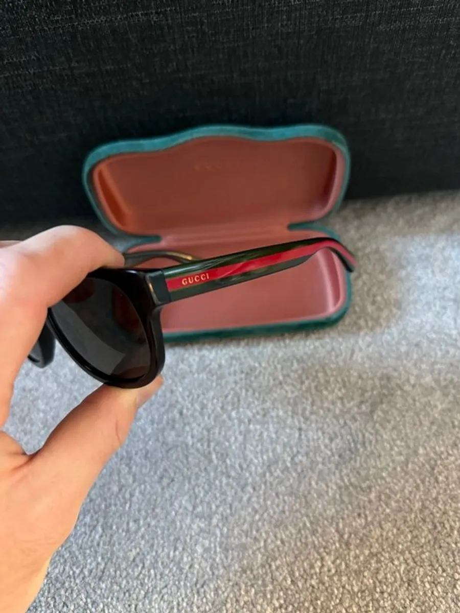 Gucci sun glasses - Image 2