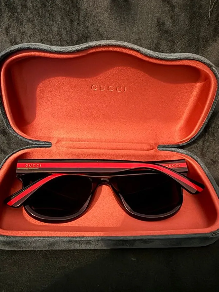 Gucci sun glasses - Image 3