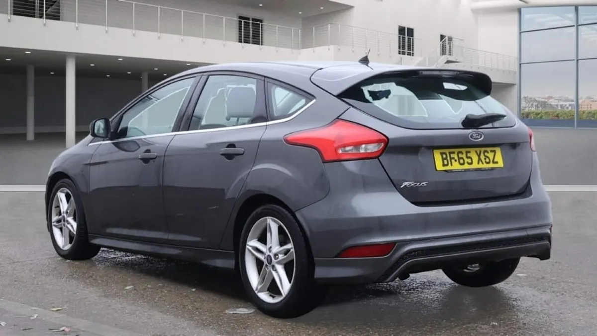 Ford Focus 2015 Zetec S - Image 2