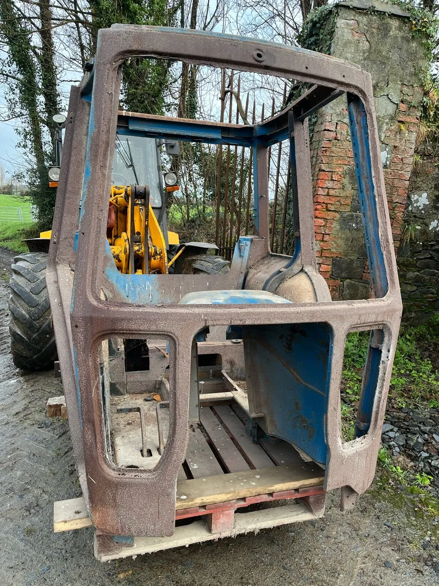 Ford Tractor Q Cab - Image 1