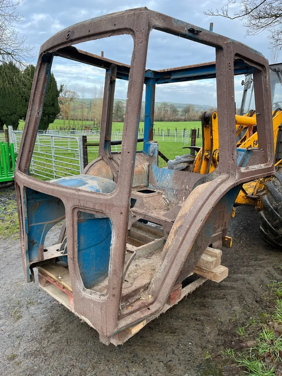 Ford Tractor Q Cab - Image 2