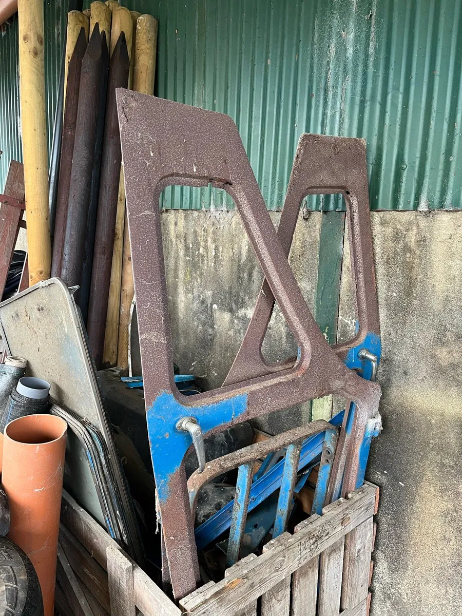 Ford Tractor Q Cab - Image 4