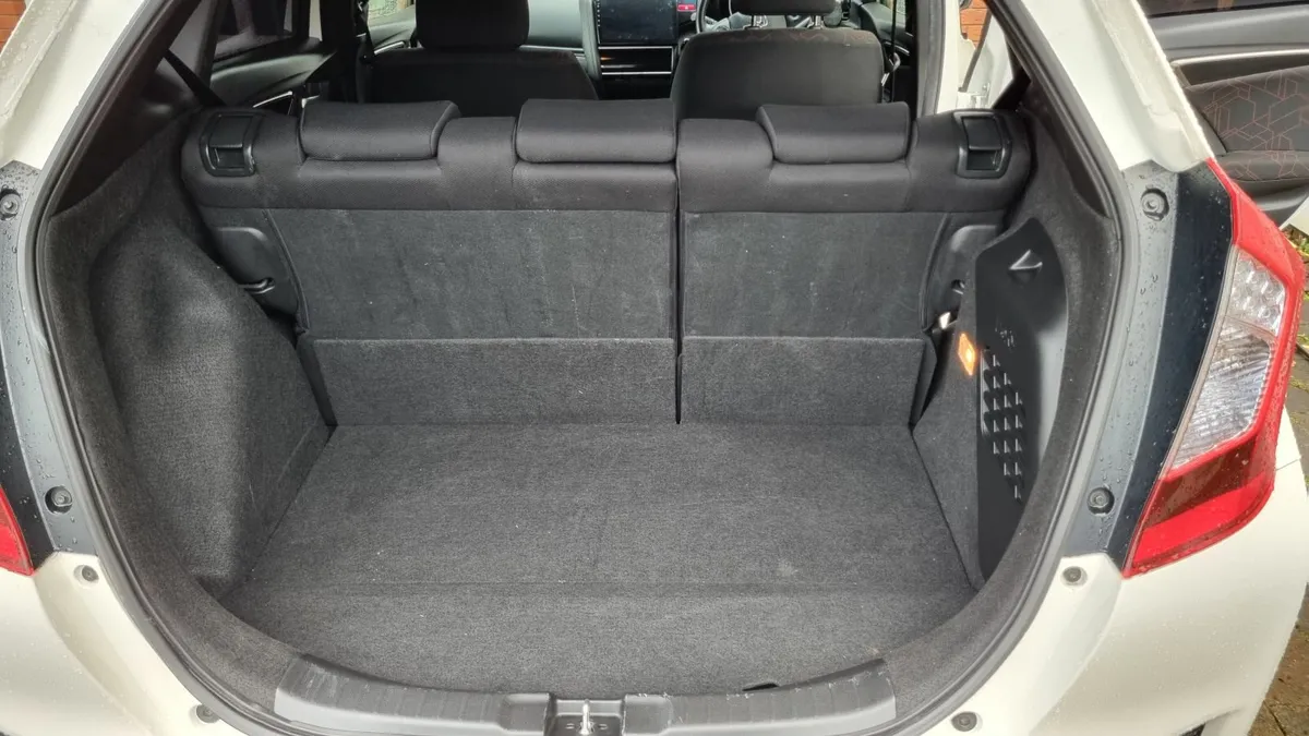 Honda Fit Sport Hybrid (S Package i-DCD Automatic) - Image 2