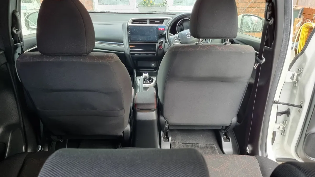 Honda Fit Sport Hybrid (S Package i-DCD Automatic) - Image 3