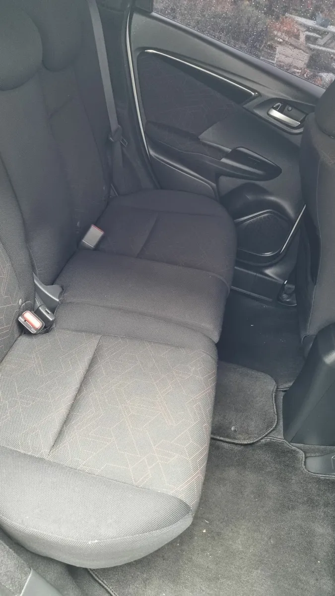 Honda Fit Sport Hybrid (S Package i-DCD Automatic) - Image 4