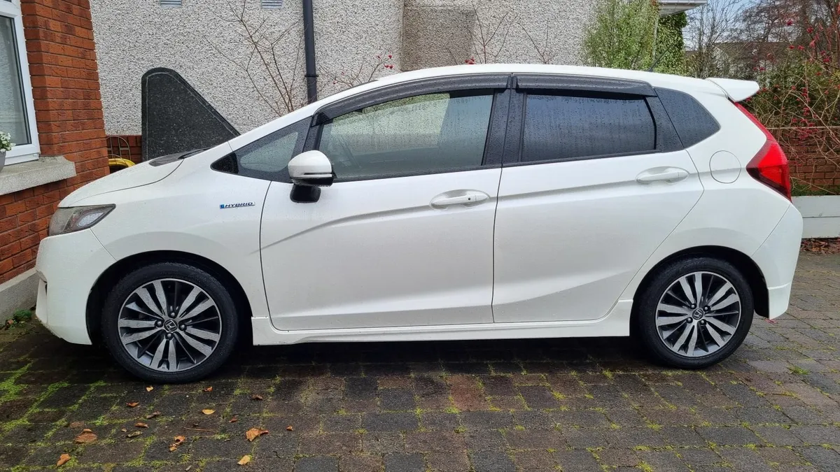 Honda Fit Sport Hybrid (S Package i-DCD Automatic) - Image 1