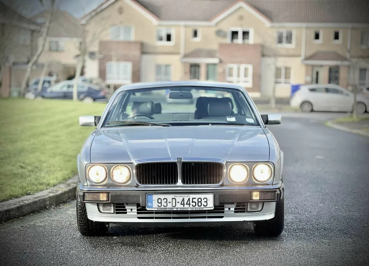 Jaguar XJ 1993 NCT 27 TAX 26 - Image 1