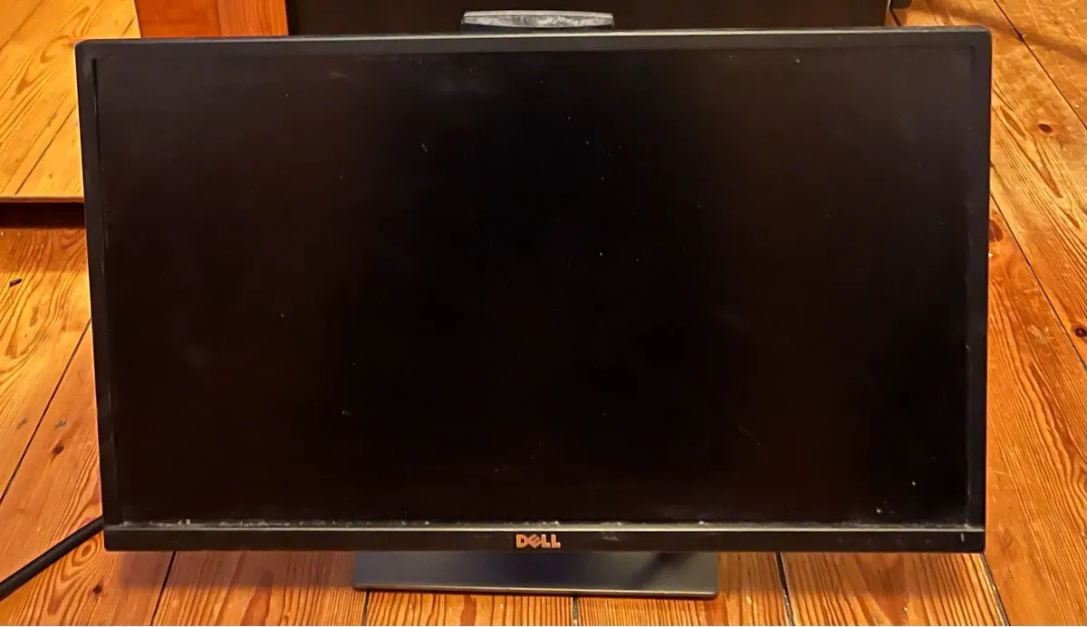 Dell Monitor – 1080p – HDMI/DP/USB – €45 - Image 1