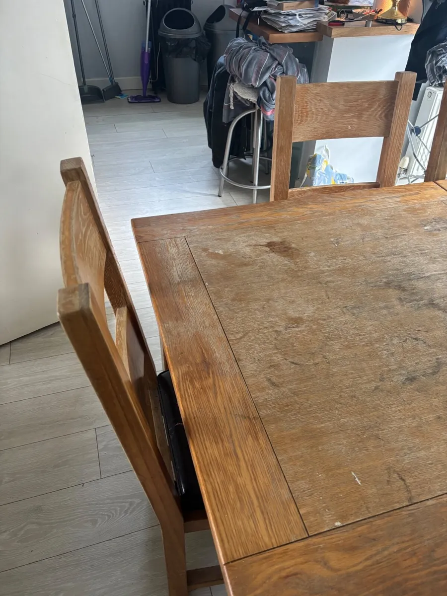 Table and chairs - Image 3