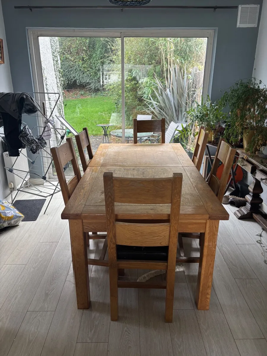 Table and chairs - Image 2
