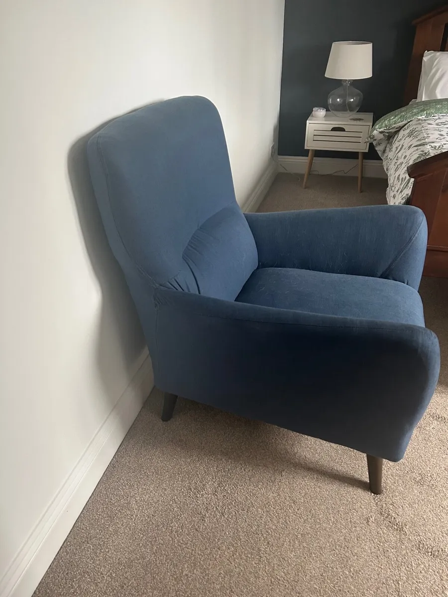 upholstered wing back chair. immaculate condition. - Image 2