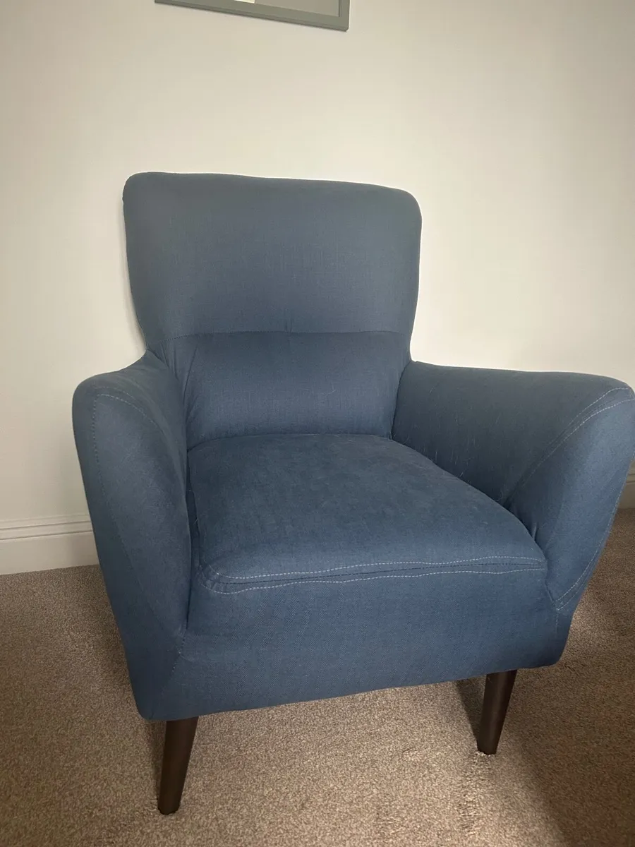 upholstered wing back chair. immaculate condition. - Image 3