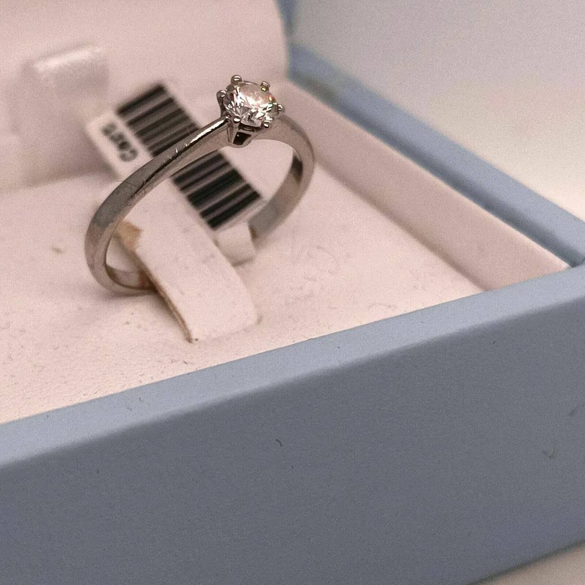 Diamond Solitaire, Platinum Ring with Certificate - Image 1