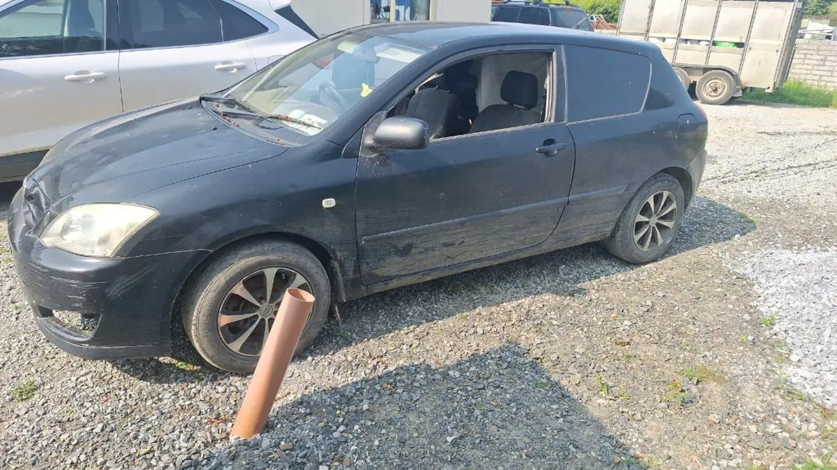 Toyota corolla - Image 4