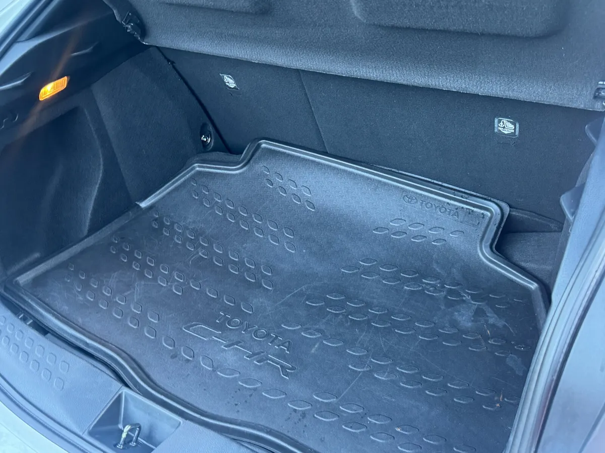 2018 Toyota C-HR 1.8 Hybrid - Image 4