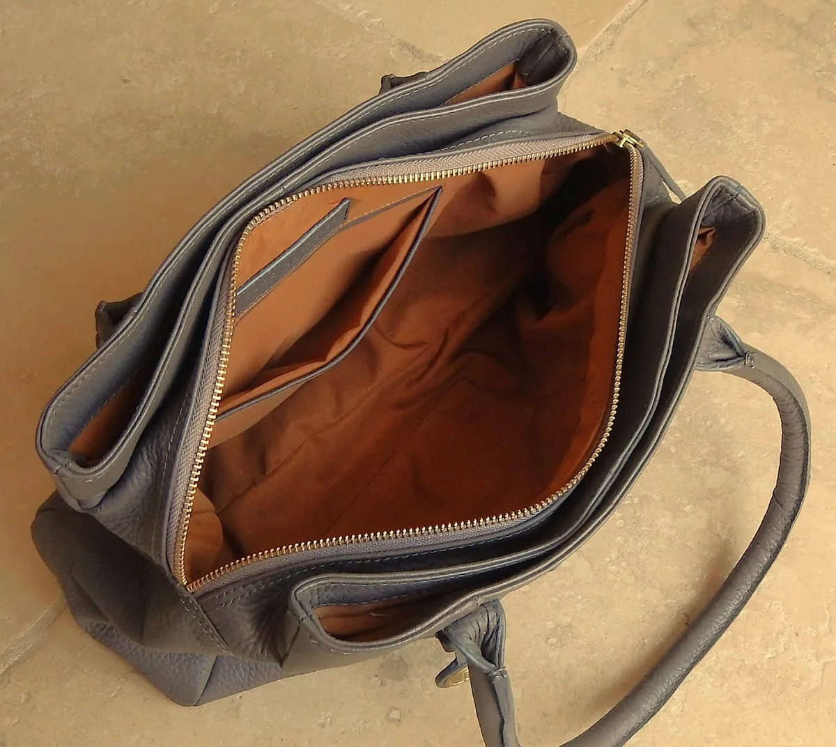 Pure Luxuries London Ladies Leather Handbag - Image 4