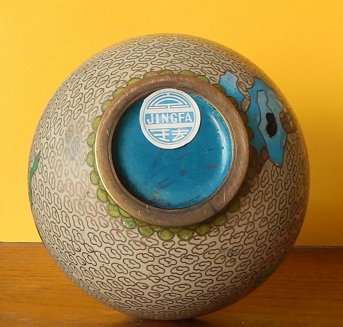 2 Imari Plates & Chinese Cloisonne Bud Vase - Image 4