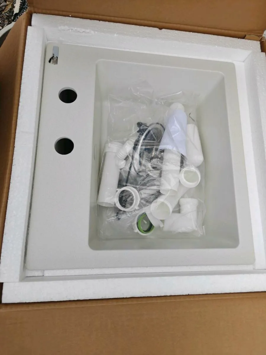 Sink and tap - Image 2