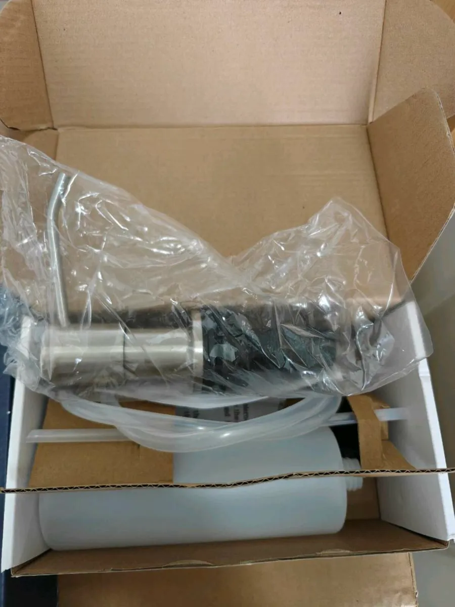 Sink and tap - Image 4