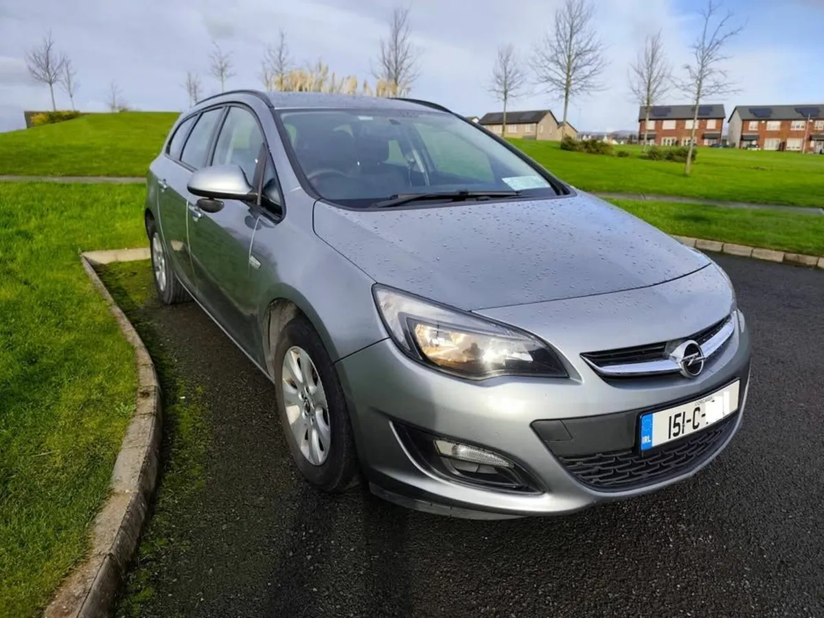 Opel Astra 2015 - Image 1