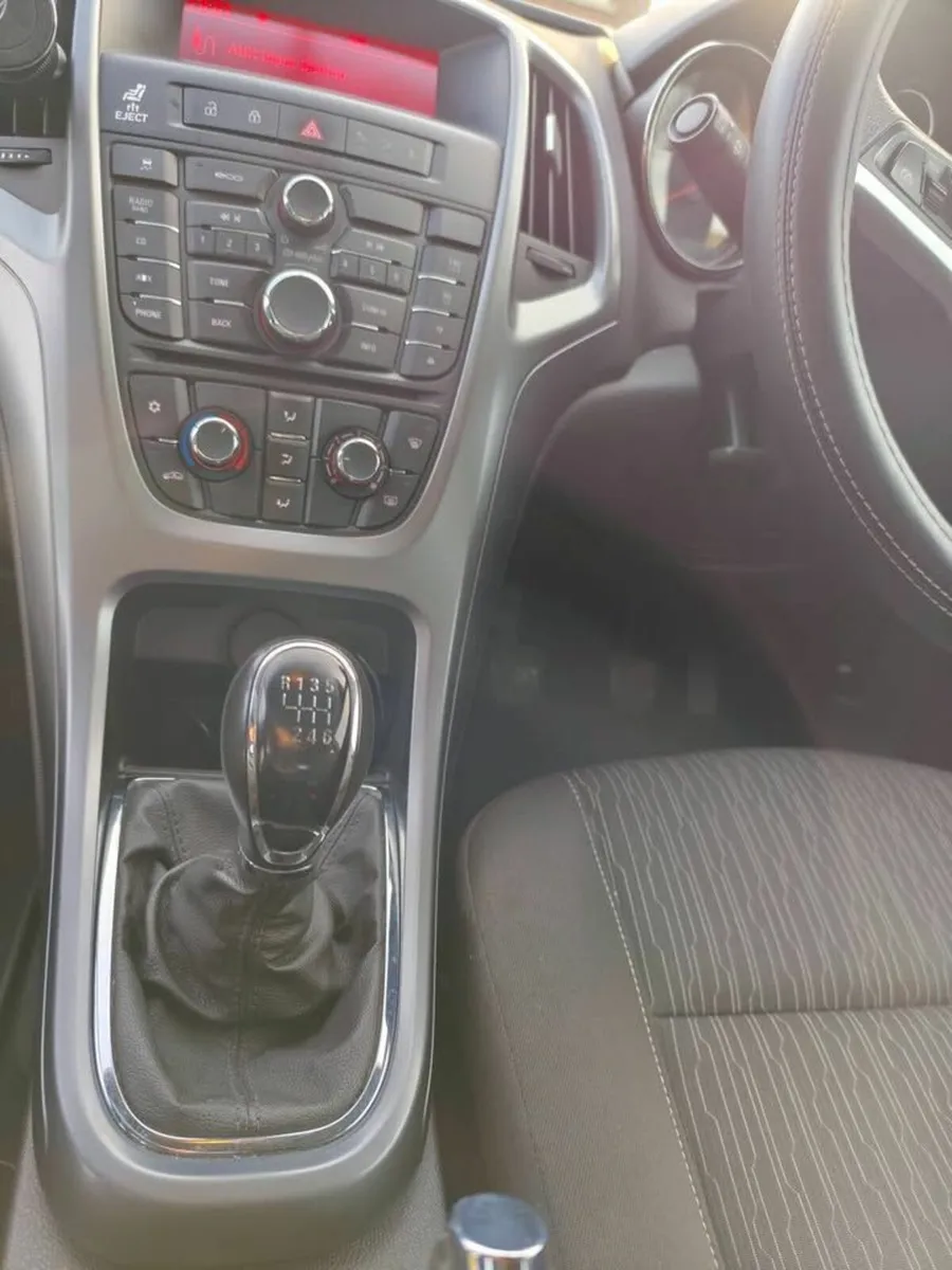 Opel Astra 2015 - Image 2