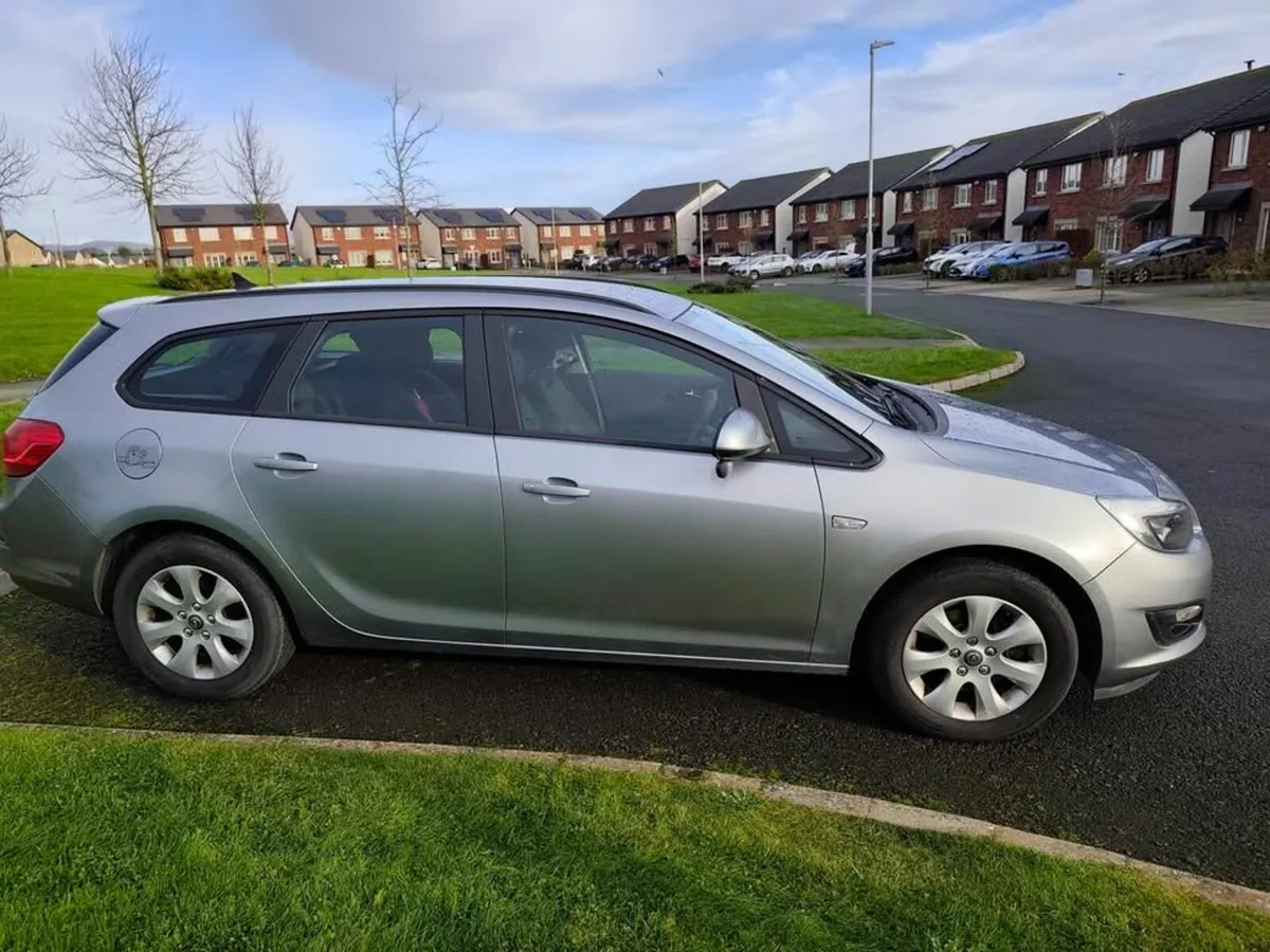 Opel Astra 2015 - Image 4