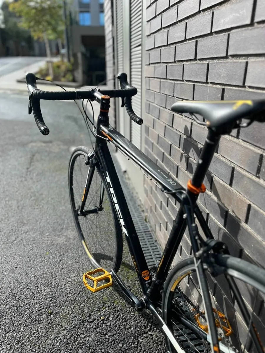 Trek 1.2 - 2016 - Carbon Fork, Shimano Sora 2×9 - Image 2