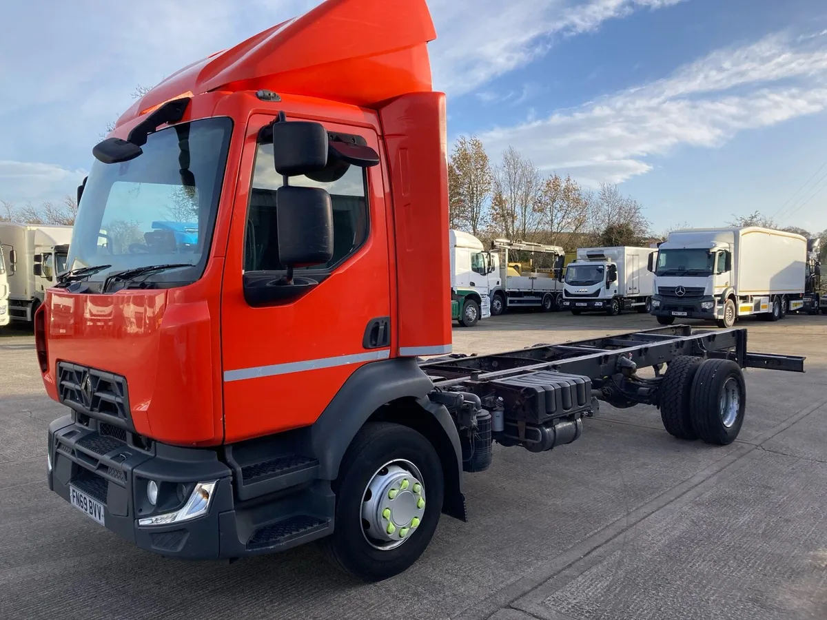 2019 Renault D range 210hp 16 ton 8 stud - Image 2