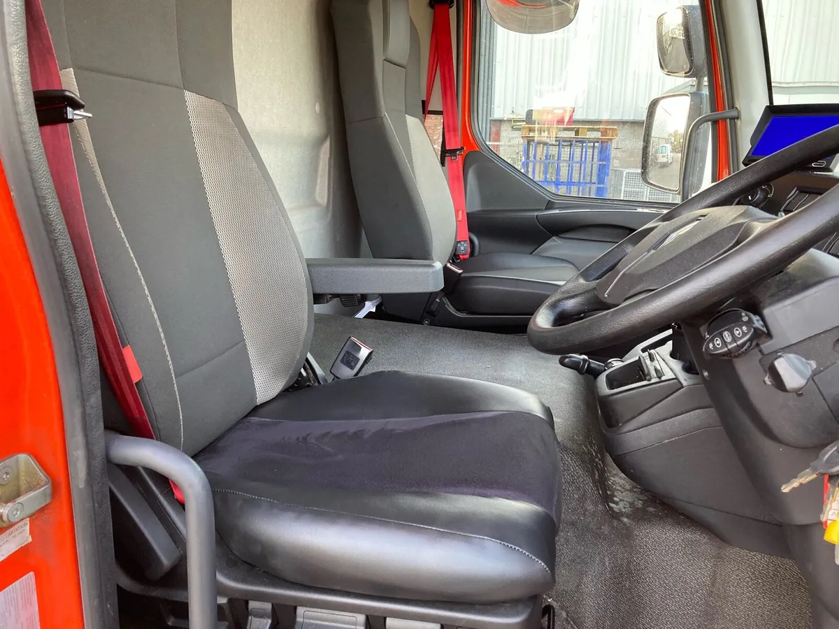 2019 Renault D range 210hp 16 ton 8 stud - Image 4