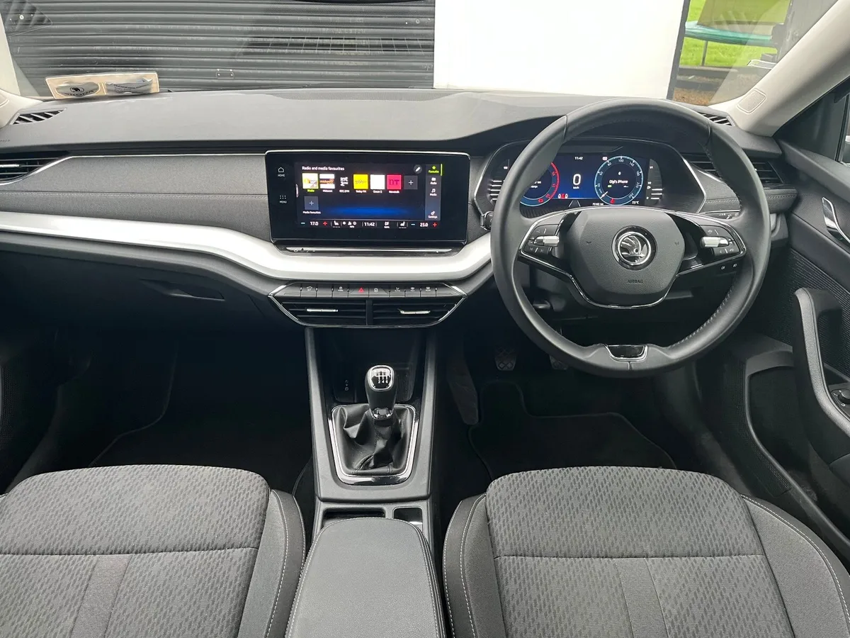 2024 Skoda Octavia STYLE 2.0TDI - Image 2