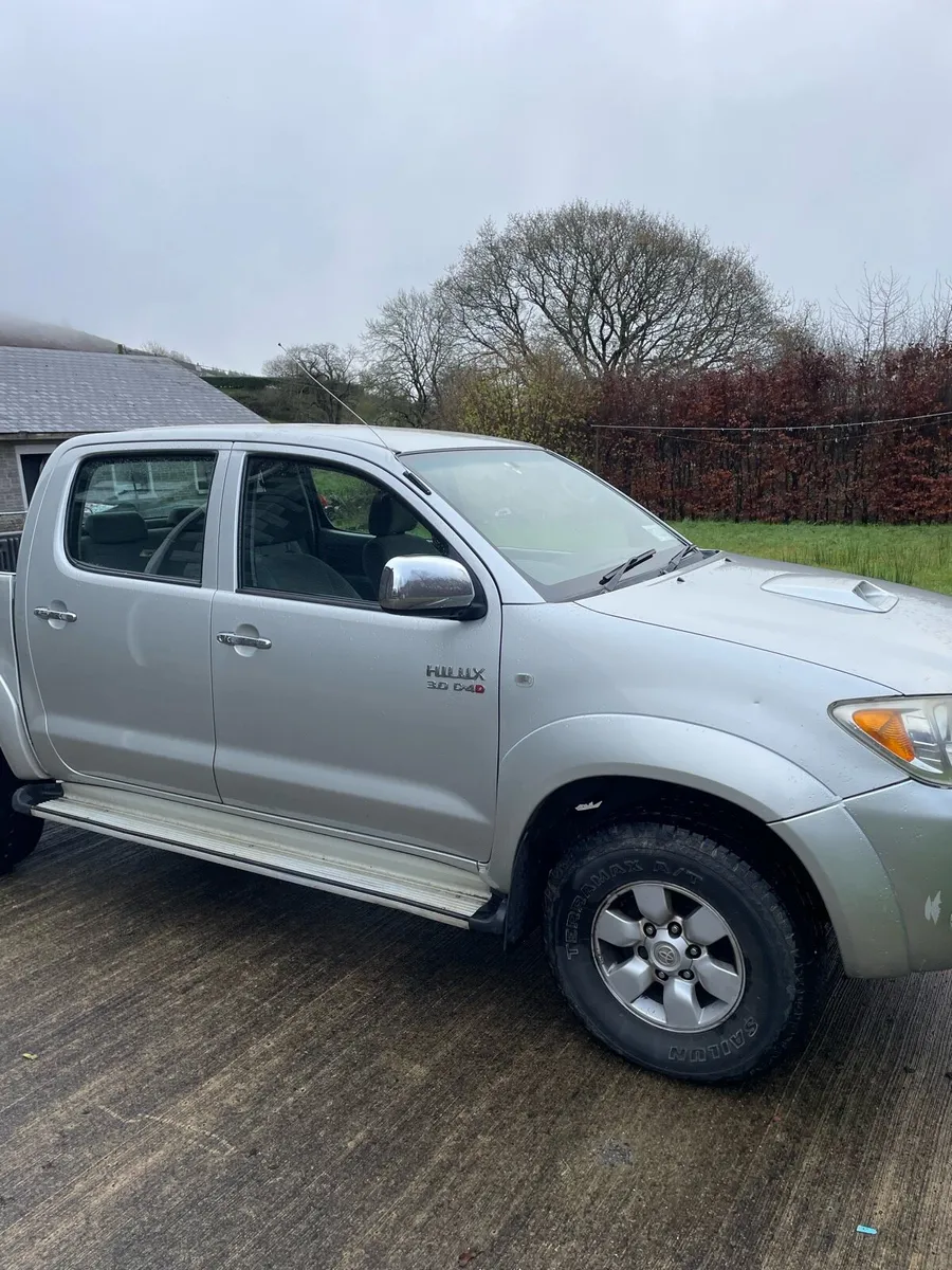 Toyota Hilux 3.0 - Image 3