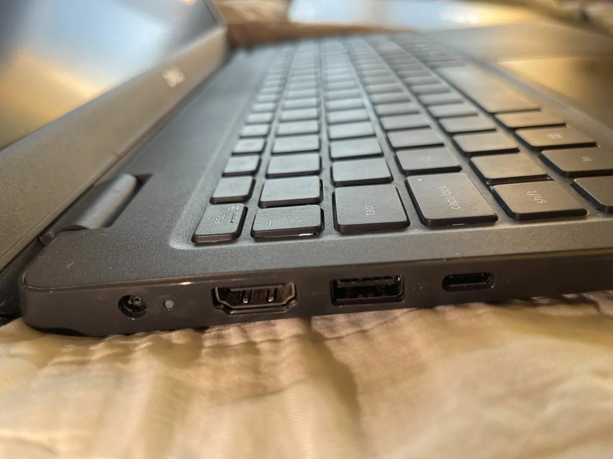 Dell Latitude 3510 - i5-10210 - 16GB Ram - 256GB S - Image 4