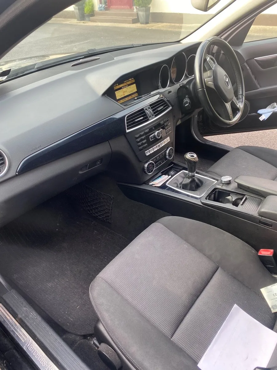 Mercedes C220 - Image 2