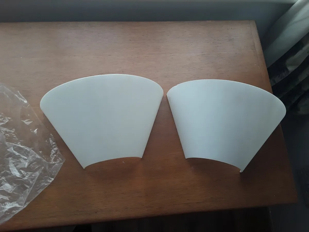 Two wall lights working perfectly - Image 1