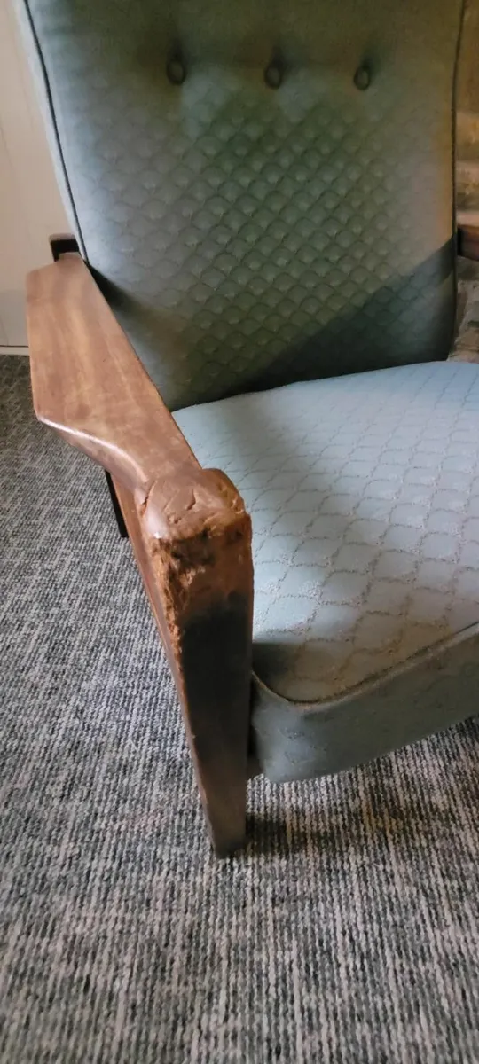 (Vanity x4)(Sofa Set x1)(bedside locker x4)(Desk) - Image 4