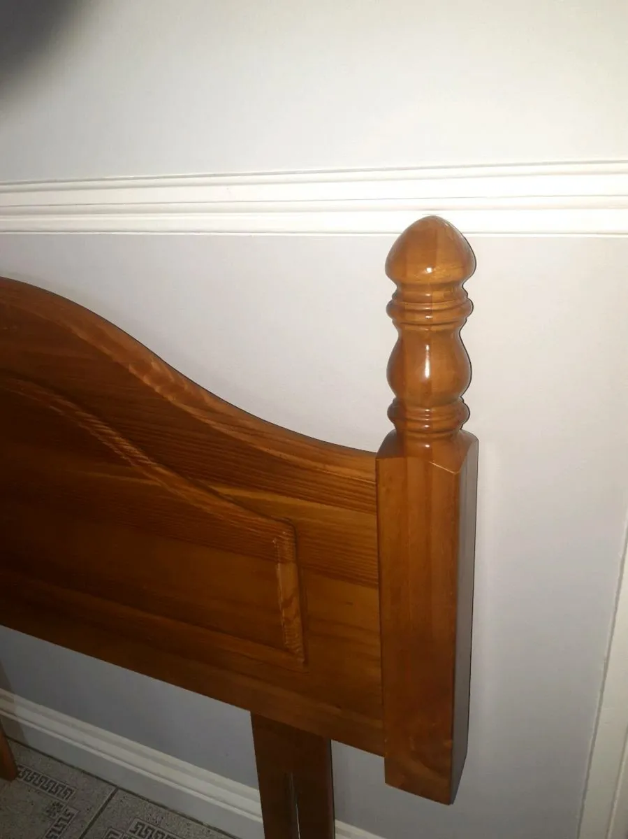 Headboard pine - Image 1