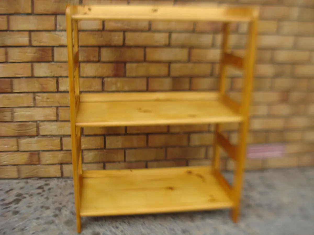 COMPACT SOLID PINE WOODEN DISPLAY/BOOKSHELF UNIT. - Image 4