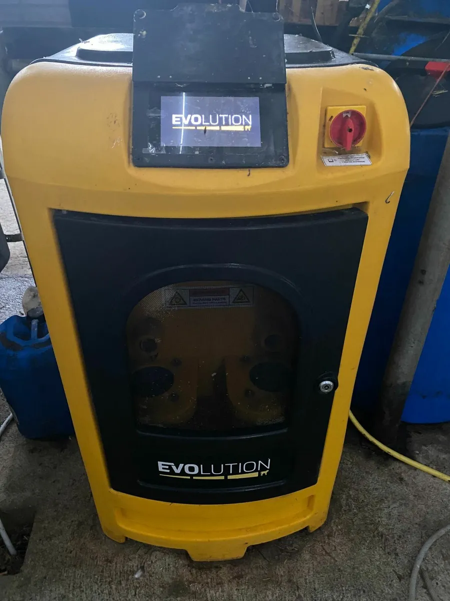 JFC automatic calf feeder - Image 1