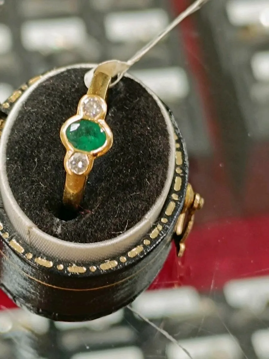 18k Yellow Gold Emerald & Diamond Ring - Image 4