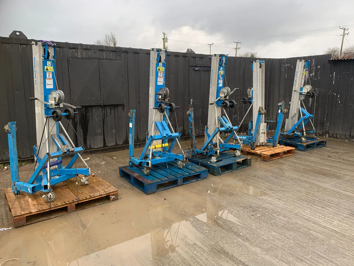 Genie SLA-10 Material Lift - Image 1