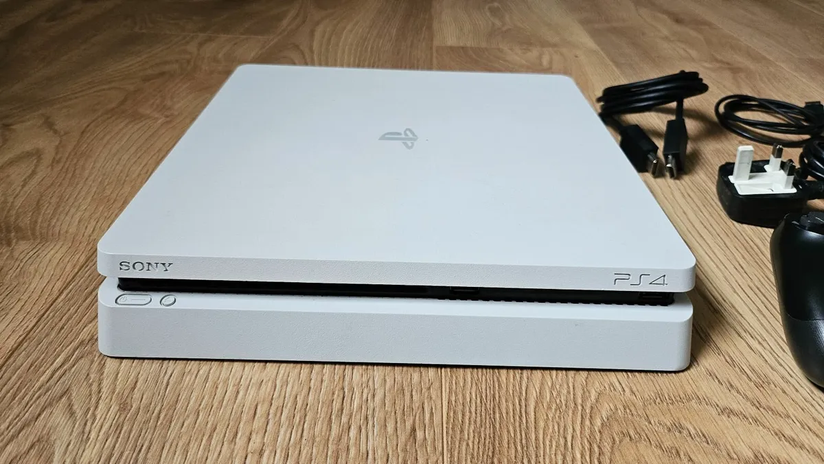 White Playstation 4 Slim - PS4 - Image 3