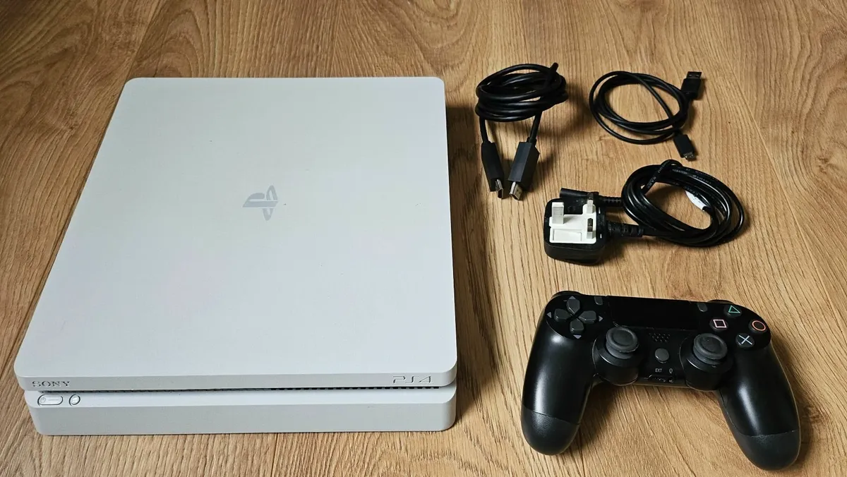 White Playstation 4 Slim - PS4 - Image 4