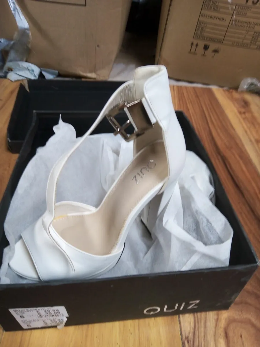 Women's shoes - Image 2