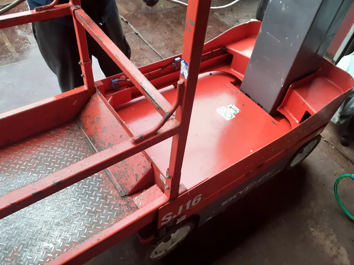 SKYJACK SJ16 SISSOR LIFT 2016 - Image 2